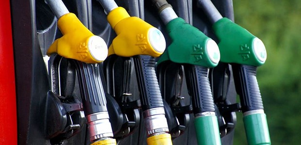 Οι τιμές της βενζίνης παραμένουν υψηλές